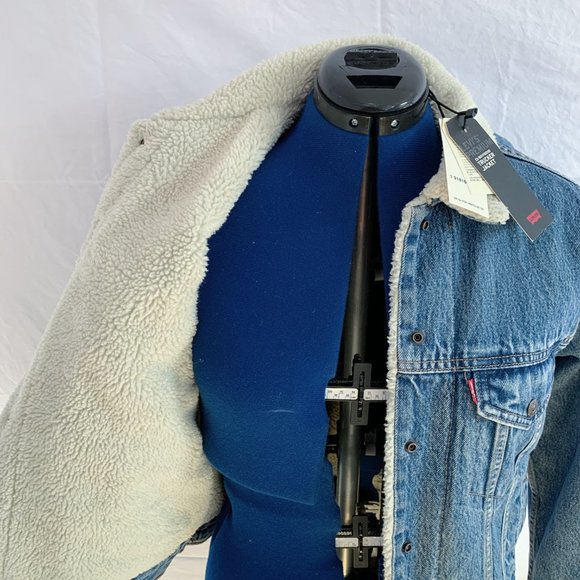 NWT LEVIS Ex-Boyfriend Sherpa Trucker Jacket - Picture 3 of 5